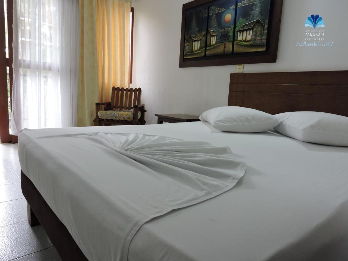 Hotel Y Restaurante Meson Del Gitano Caucasia Extérieur photo