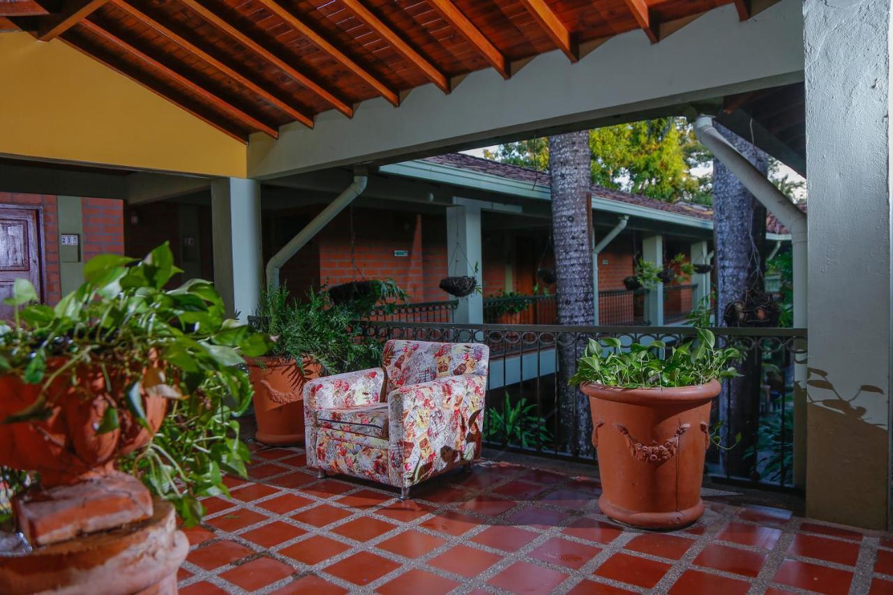 Hotel Y Restaurante Meson Del Gitano Caucasia Extérieur photo