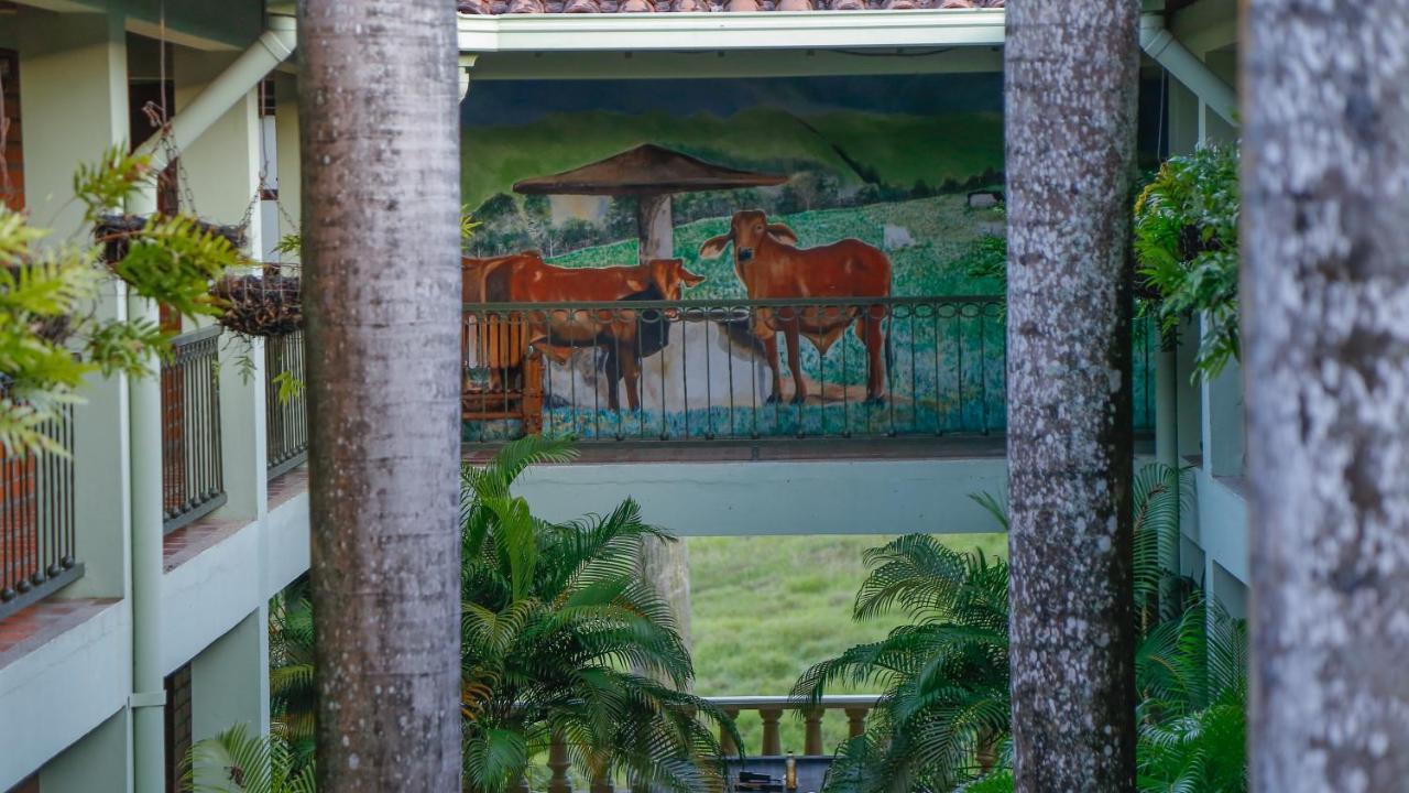 Hotel Y Restaurante Meson Del Gitano Caucasia Extérieur photo