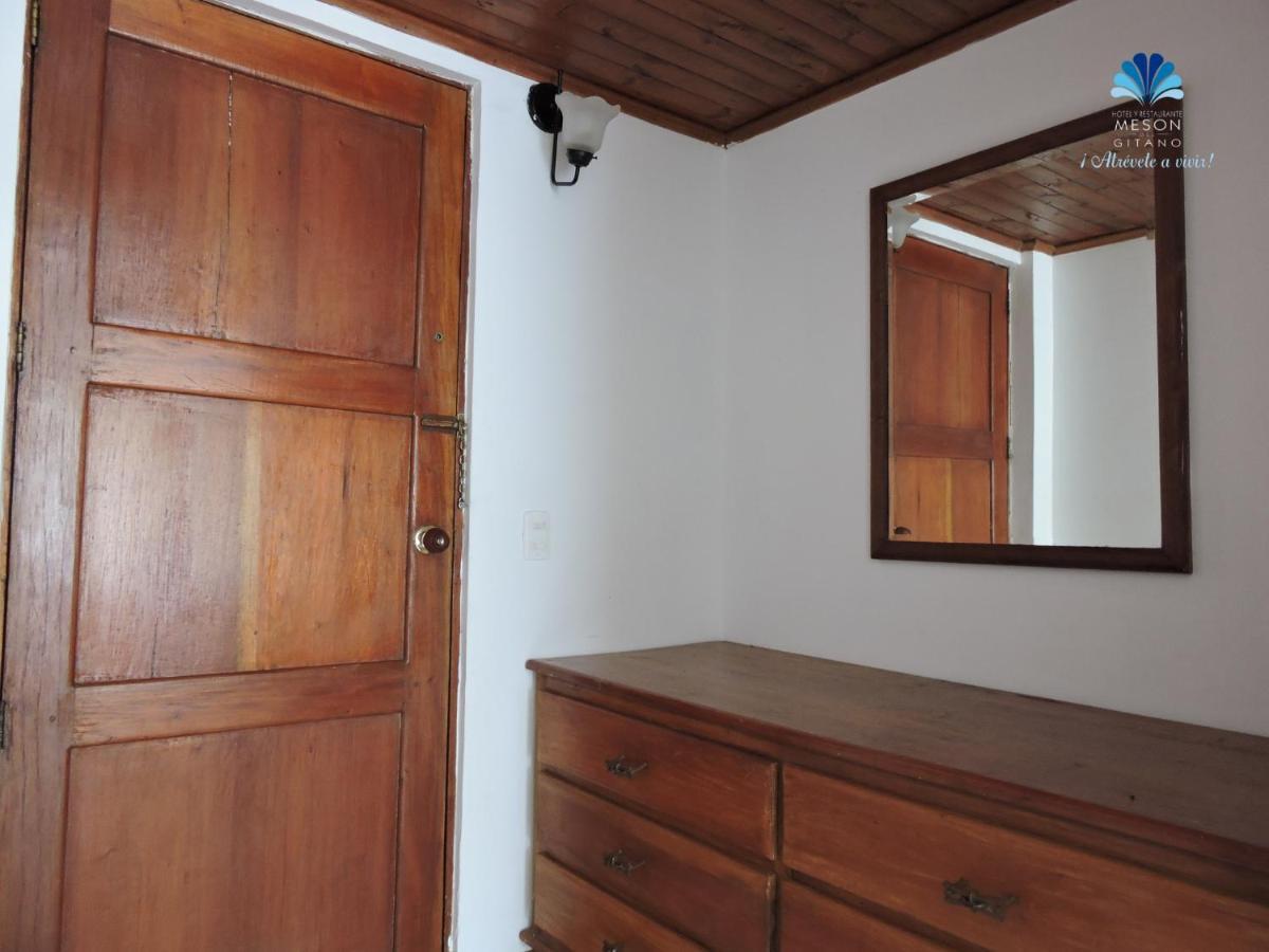Hotel Y Restaurante Meson Del Gitano Caucasia Chambre photo
