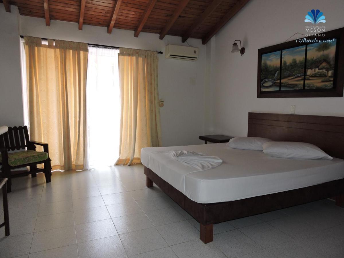 Hotel Y Restaurante Meson Del Gitano Caucasia Chambre photo
