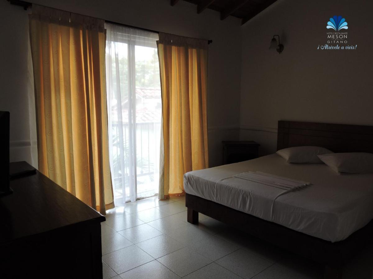 Hotel Y Restaurante Meson Del Gitano Caucasia Chambre photo