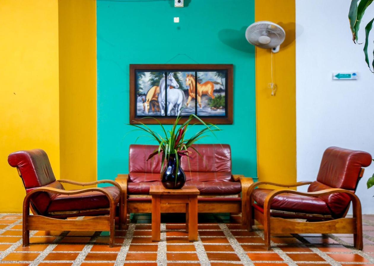 Hotel Y Restaurante Meson Del Gitano Caucasia Extérieur photo