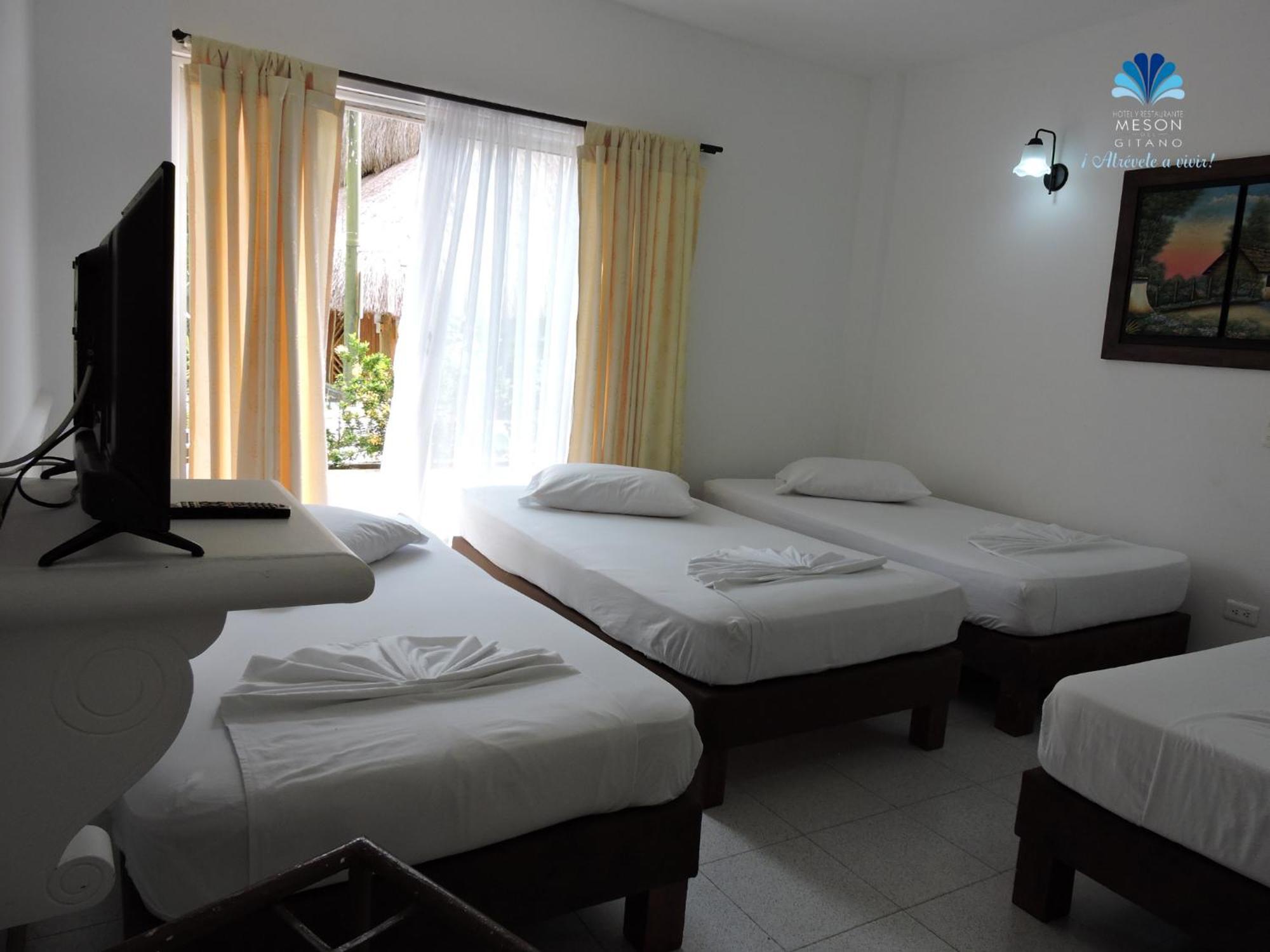 Hotel Y Restaurante Meson Del Gitano Caucasia Chambre photo
