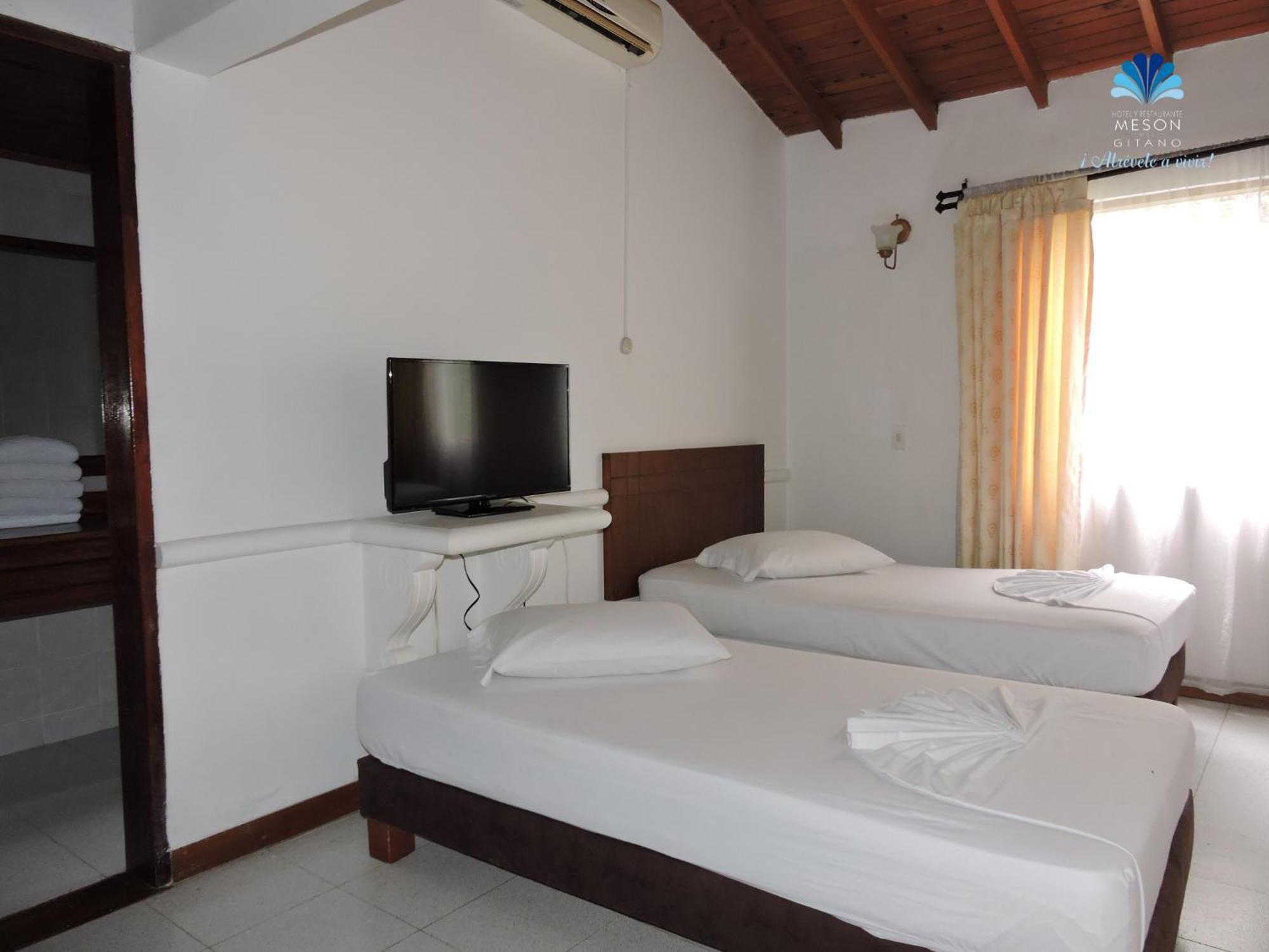 Hotel Y Restaurante Meson Del Gitano Caucasia Chambre photo