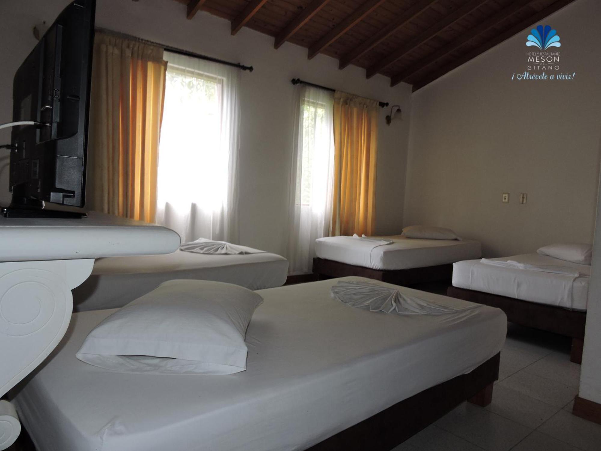 Hotel Y Restaurante Meson Del Gitano Caucasia Chambre photo