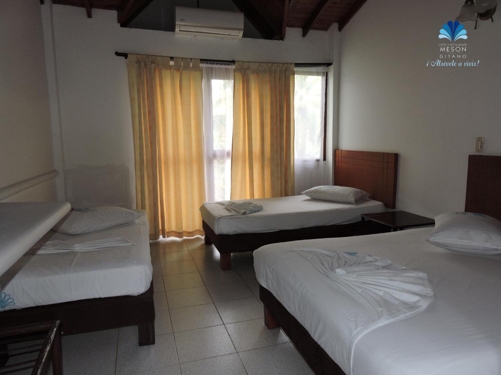 Hotel Y Restaurante Meson Del Gitano Caucasia Chambre photo