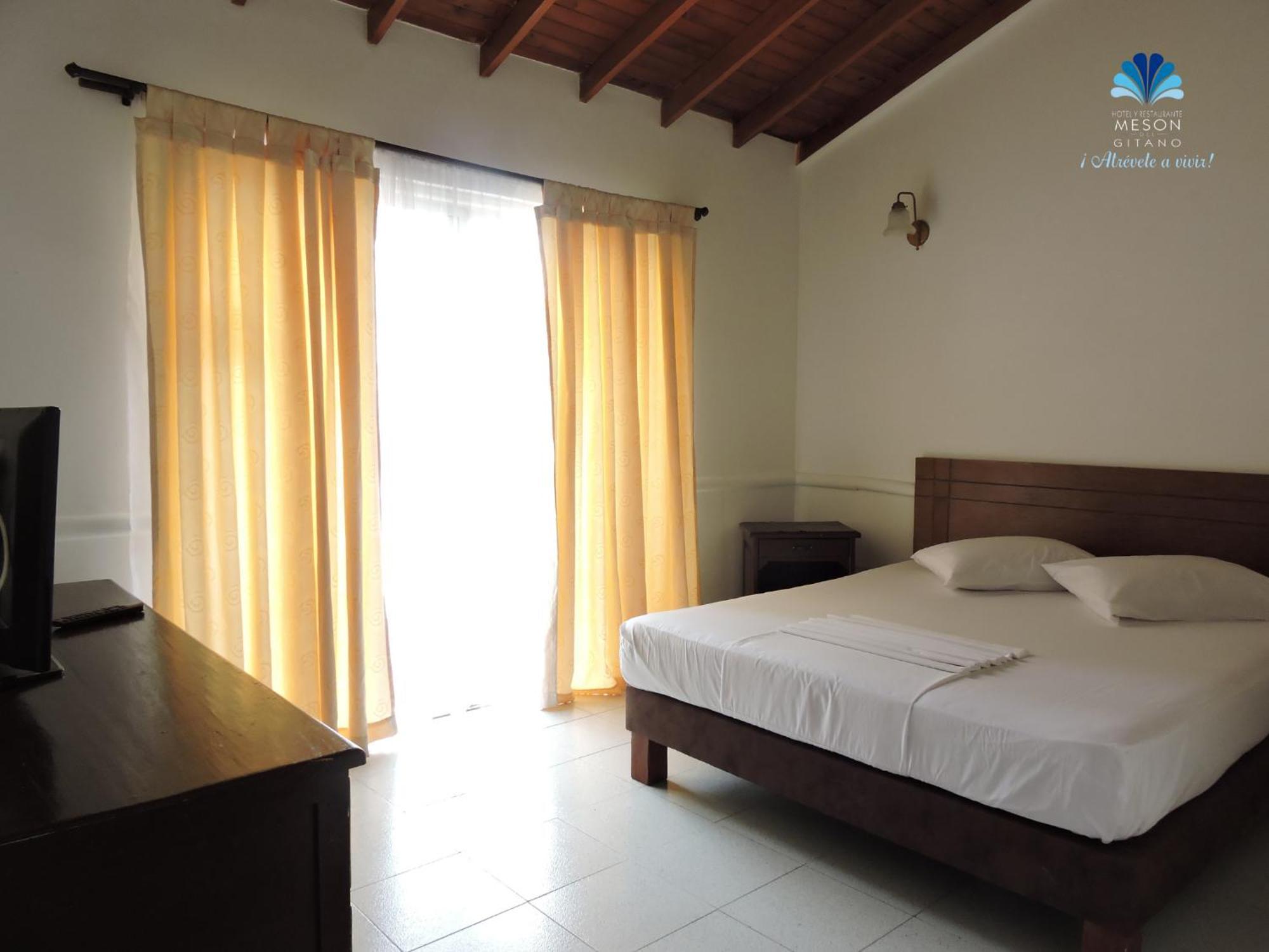 Hotel Y Restaurante Meson Del Gitano Caucasia Chambre photo
