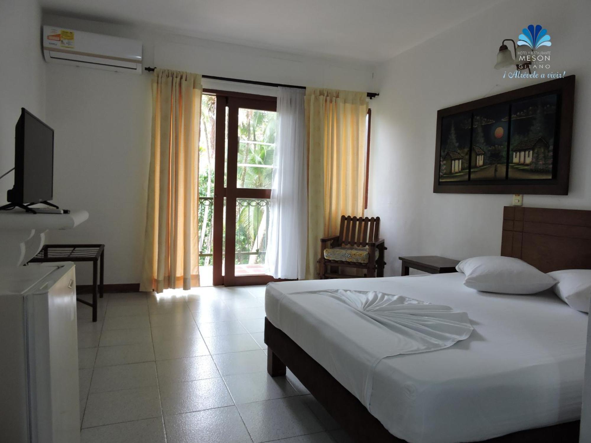 Hotel Y Restaurante Meson Del Gitano Caucasia Chambre photo