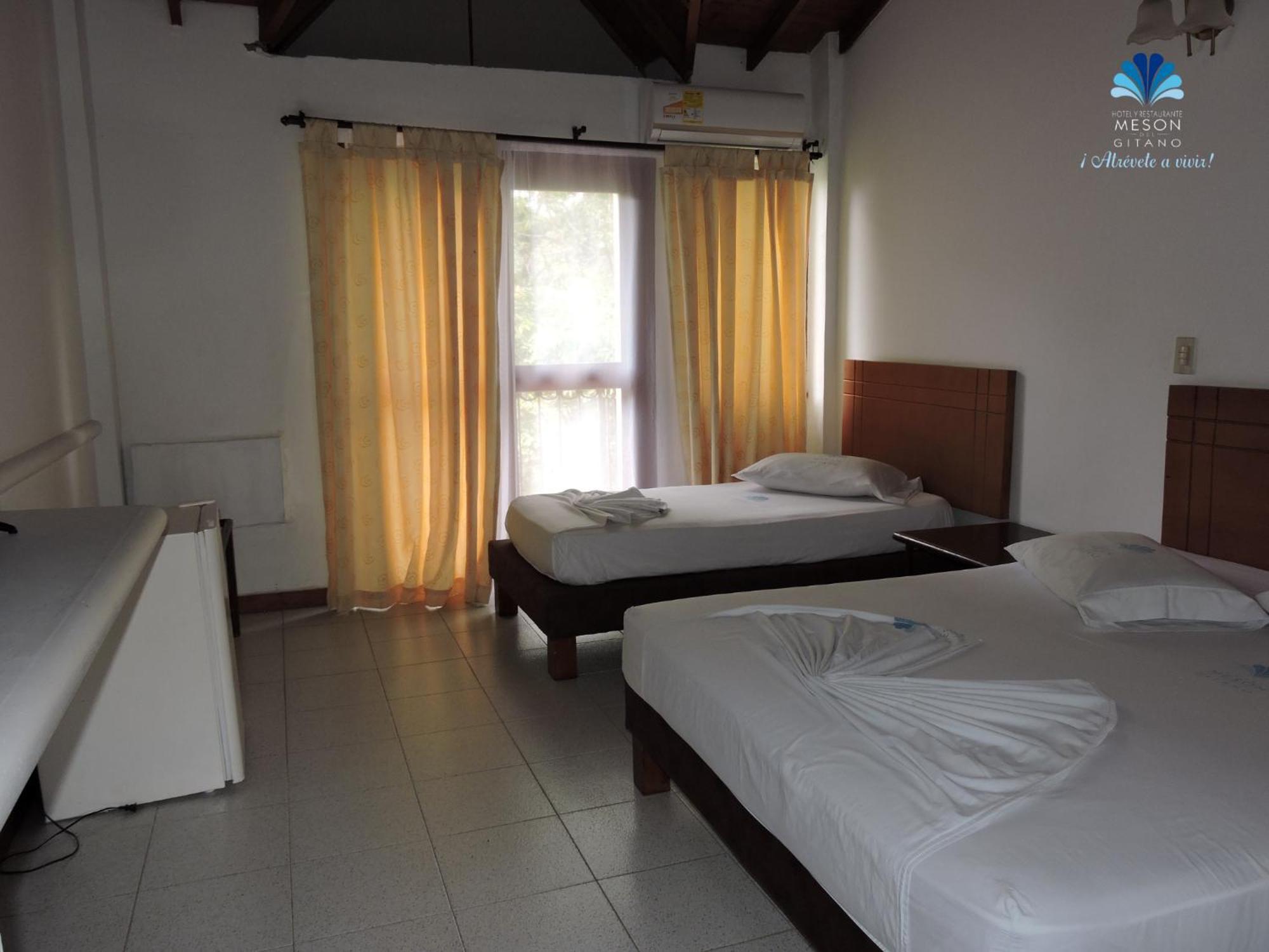 Hotel Y Restaurante Meson Del Gitano Caucasia Chambre photo