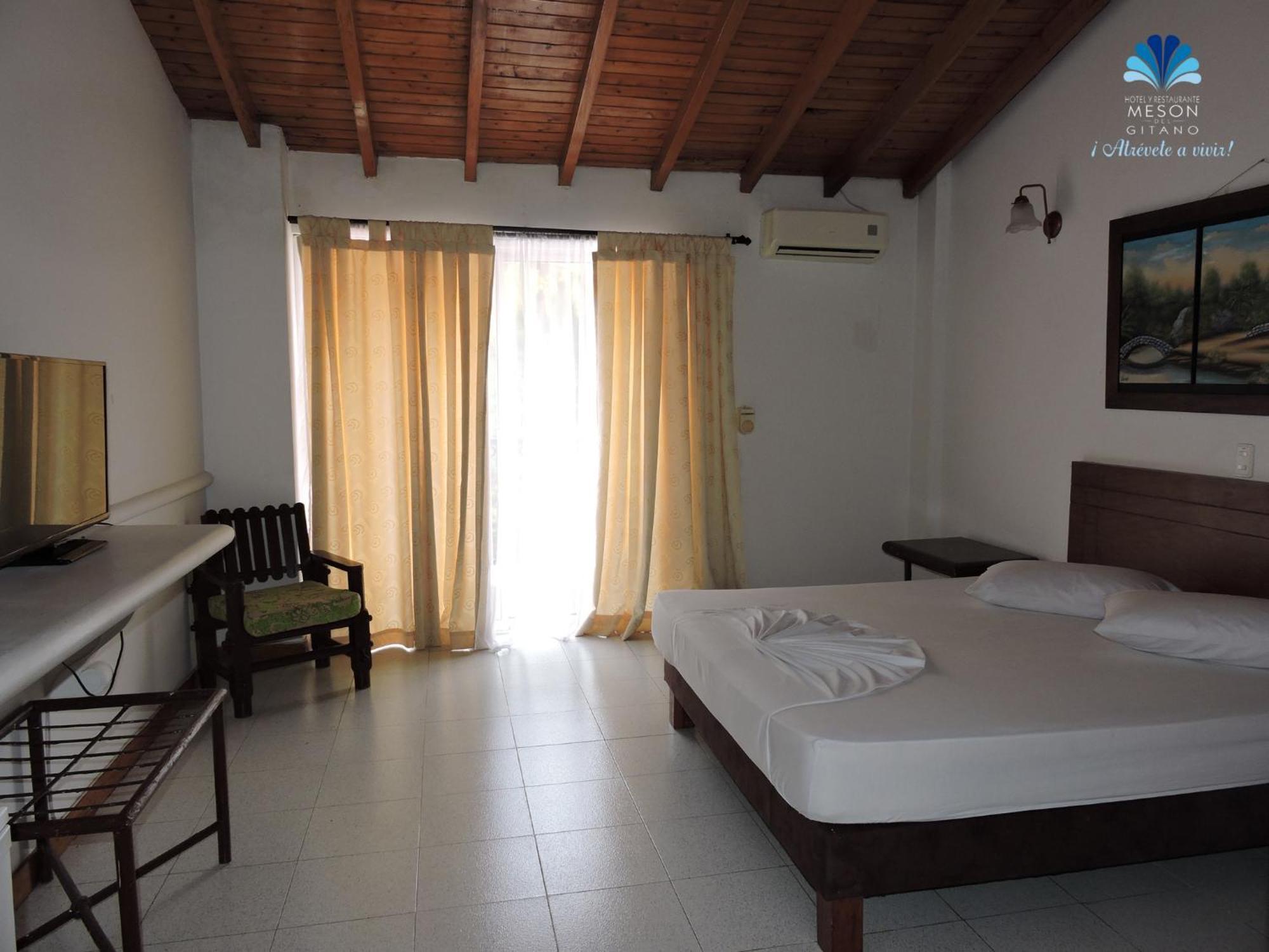 Hotel Y Restaurante Meson Del Gitano Caucasia Chambre photo